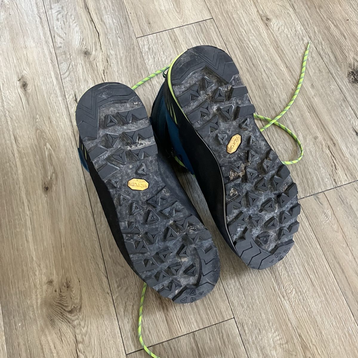 Hanwag Scarpe da uomo: Hanwag Wanderschuhe Gr. 44, Kaum Genutzt – Usato da Thalwil venduto da fre.hee.ja 2