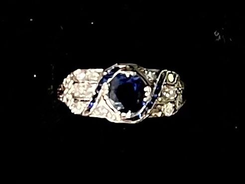 Anelli: 3754_ Art-Deco Ring mit Saphire – Usato da Bern venduto da simoneheim