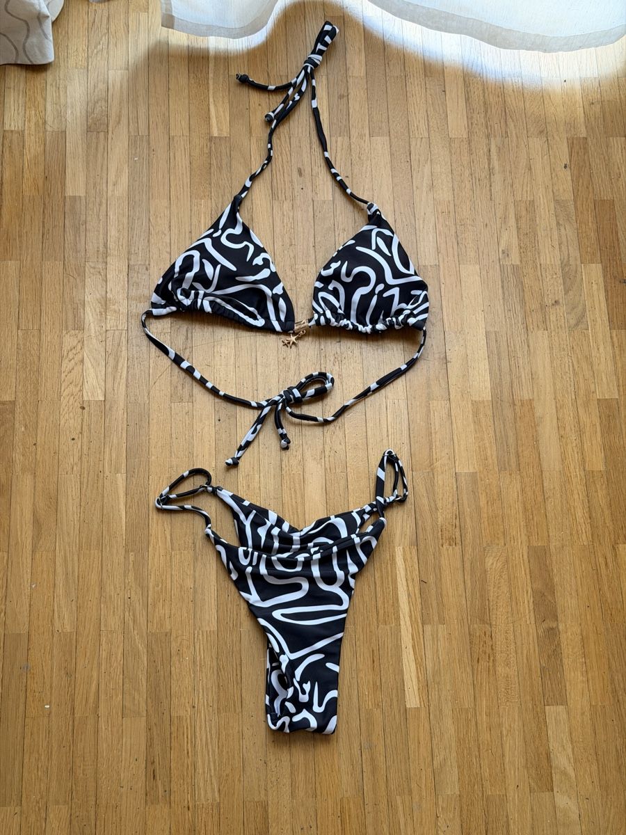 Badekleider & Bikinis: Maillot de bain noir/blanc deux pièces – Neu und originalverpackt aus Le Lignon von Ana2831