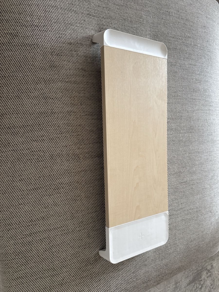 Dockingstation: Monitor Stand with Wireless Charger - Great Condition – Gebraucht aus Adliswil von geo_xy7j