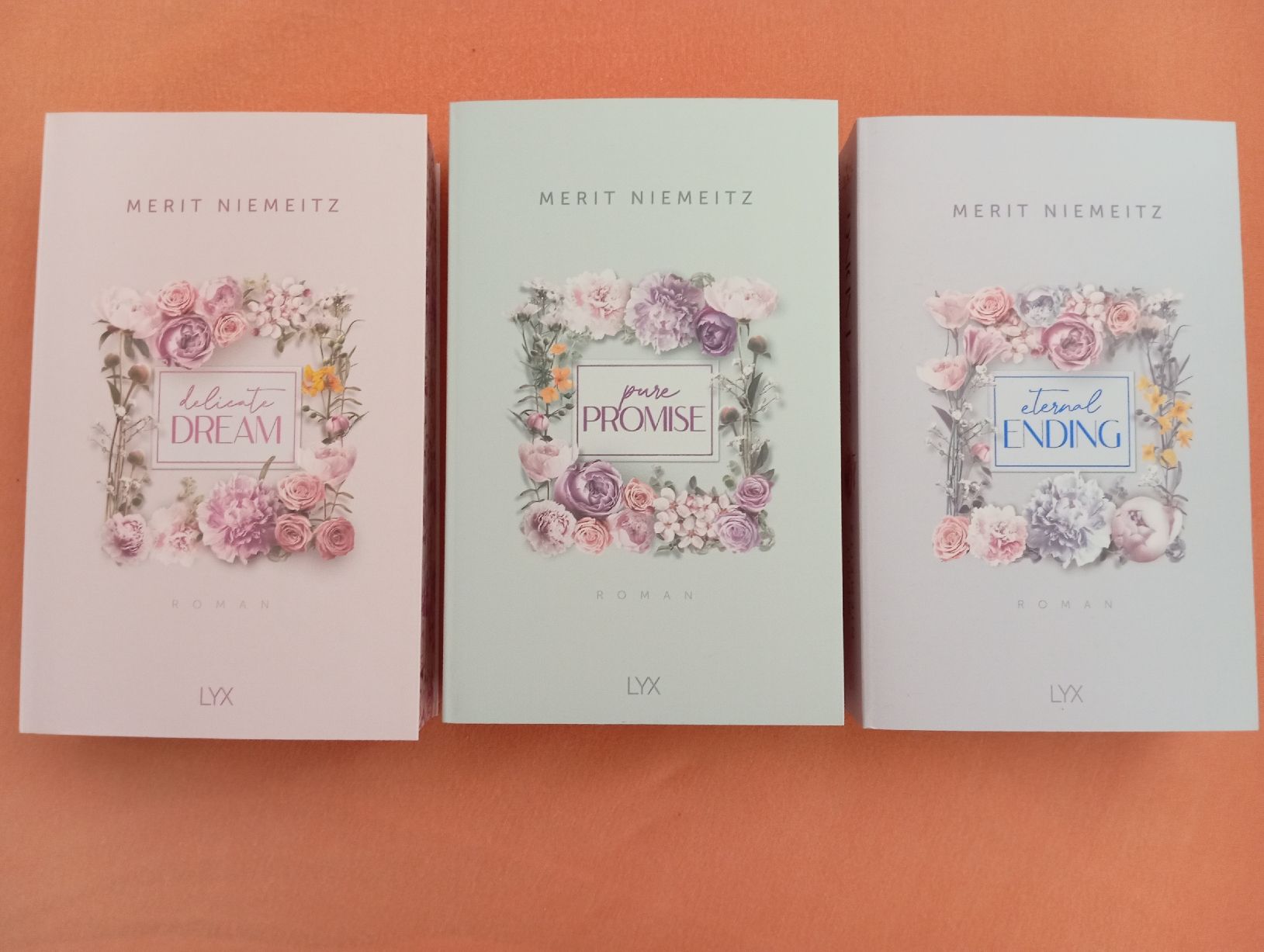 Libri: Merit Niemeitz:Evergreen Empire mit Farbschnitt !!! – Usato da Neftenbach venduto da Anitatraber