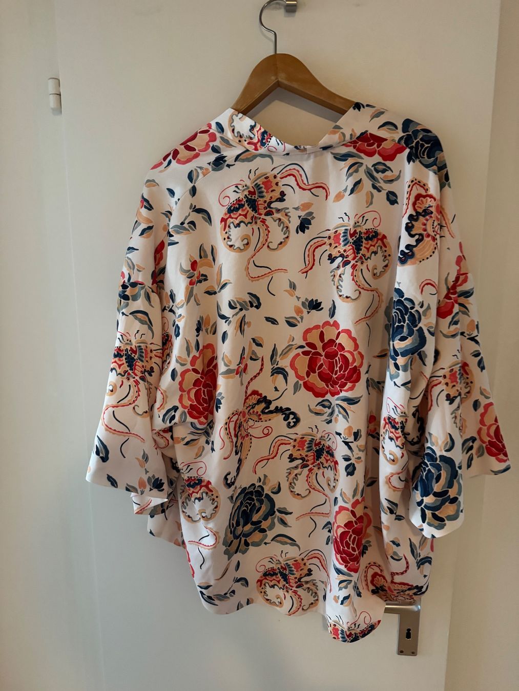 Arte internazionale: Kimono mit Blumenmuster Grösse M neuwertig – Usato da Zürich venduto da sofiaalpac 1