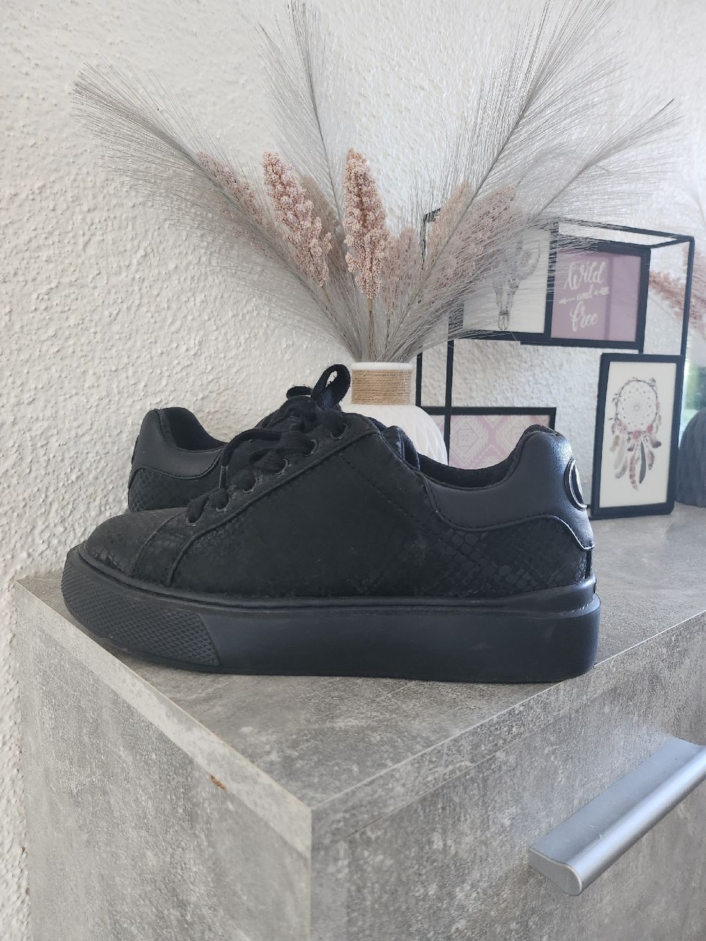 Guess Scarpe da donna: Baskets femme – Usato da Tramelan venduto da Andreia25 1