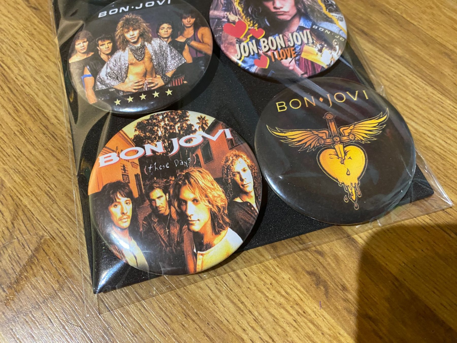 Placchette & Badge: Bon Jovi Magnete! – Nuovo e nell'imballaggio originale da Basel venduto da FatCatPacksTheRatt 2