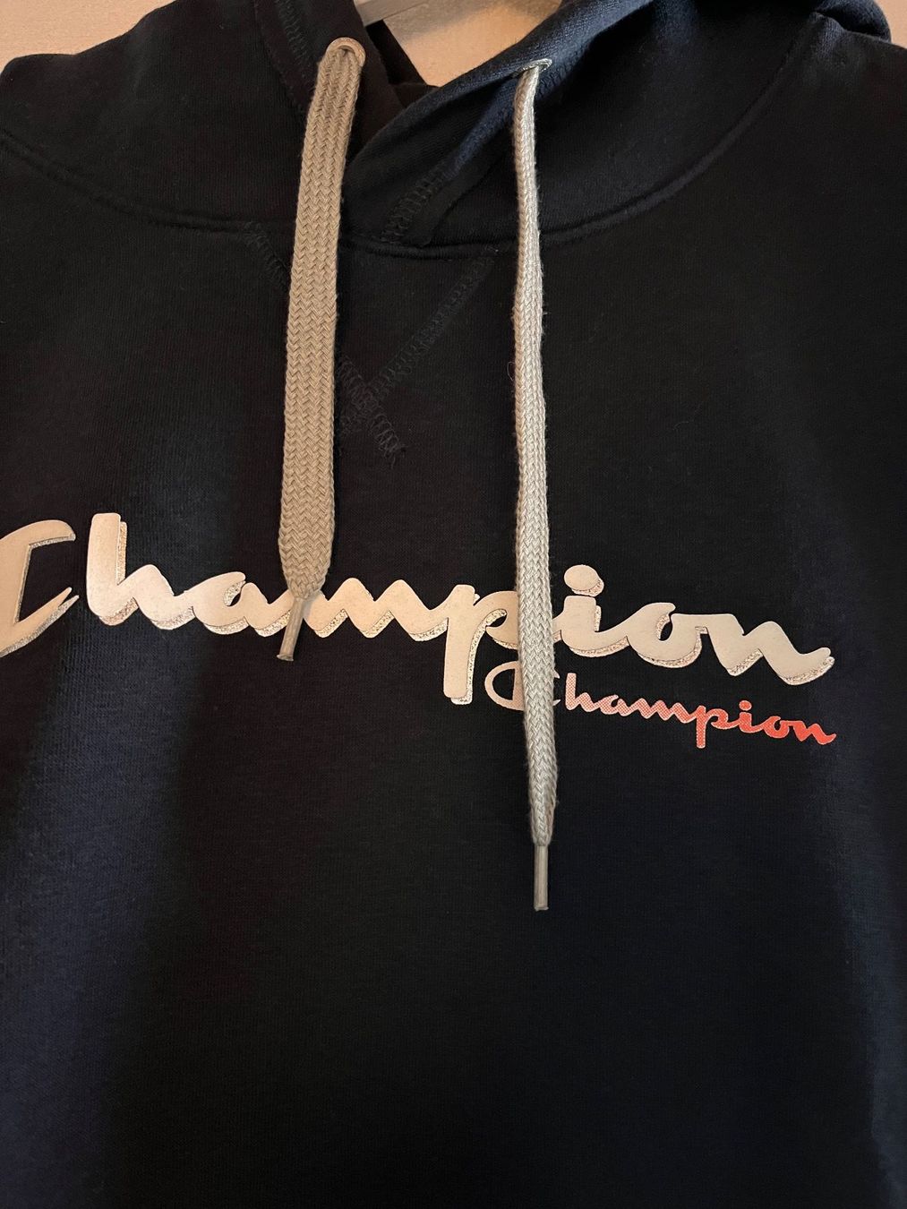 Champion Pullover & Sweatshirts: CHAMPION, Kapuzenpullover, Grösse S, Farbe Dunkelblau – Neu und originalverpackt aus Rudolfstetten von gst_g7xl 1