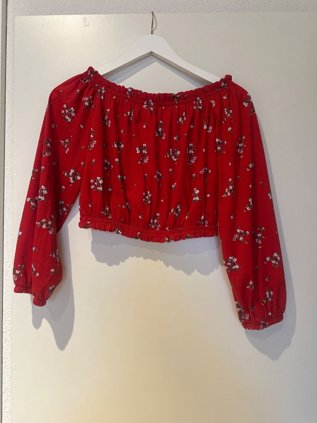 H&M Top: Rotes H&M Divided Carmen-Top mit Blumenmuster, Grösse S – Usato da Zürich venduto da cfh_cg22 2