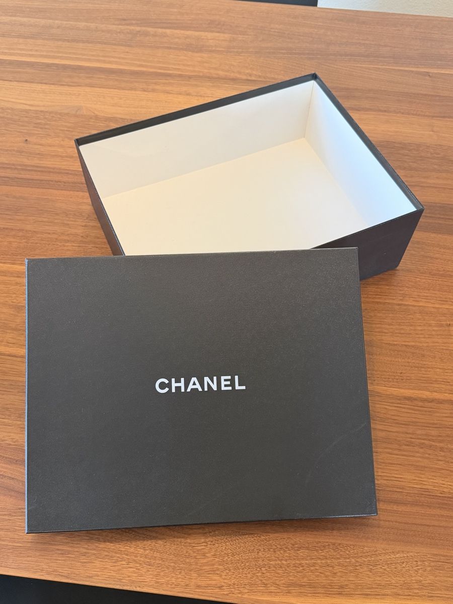 Chanel Sonstige Dekorationen & Accessoires: CHANEL Box Black – Gebraucht aus Erlenbach ZH von topchick 1