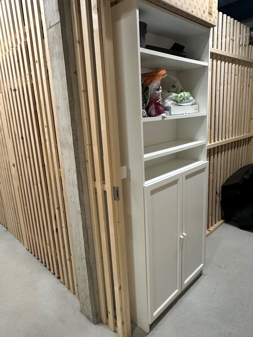 Ikea Schränke: BILLY / OXBERG Bookcase with doors, white, 80x30x202 cm – Defekt aus Zürich von edn_y5s7 1