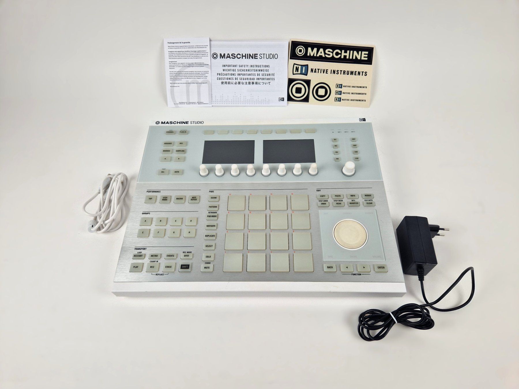 Instruments de musique: Maschine Studio White – Neuf (Voir description) à Basel par Restwert_Basel 4