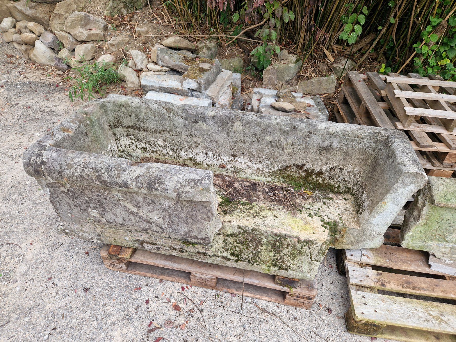 Teiche & Zierbrunnen: Sandstein Brunnentrog Steinbrunnen – Gebraucht aus Oetwil am See von tapirus 1