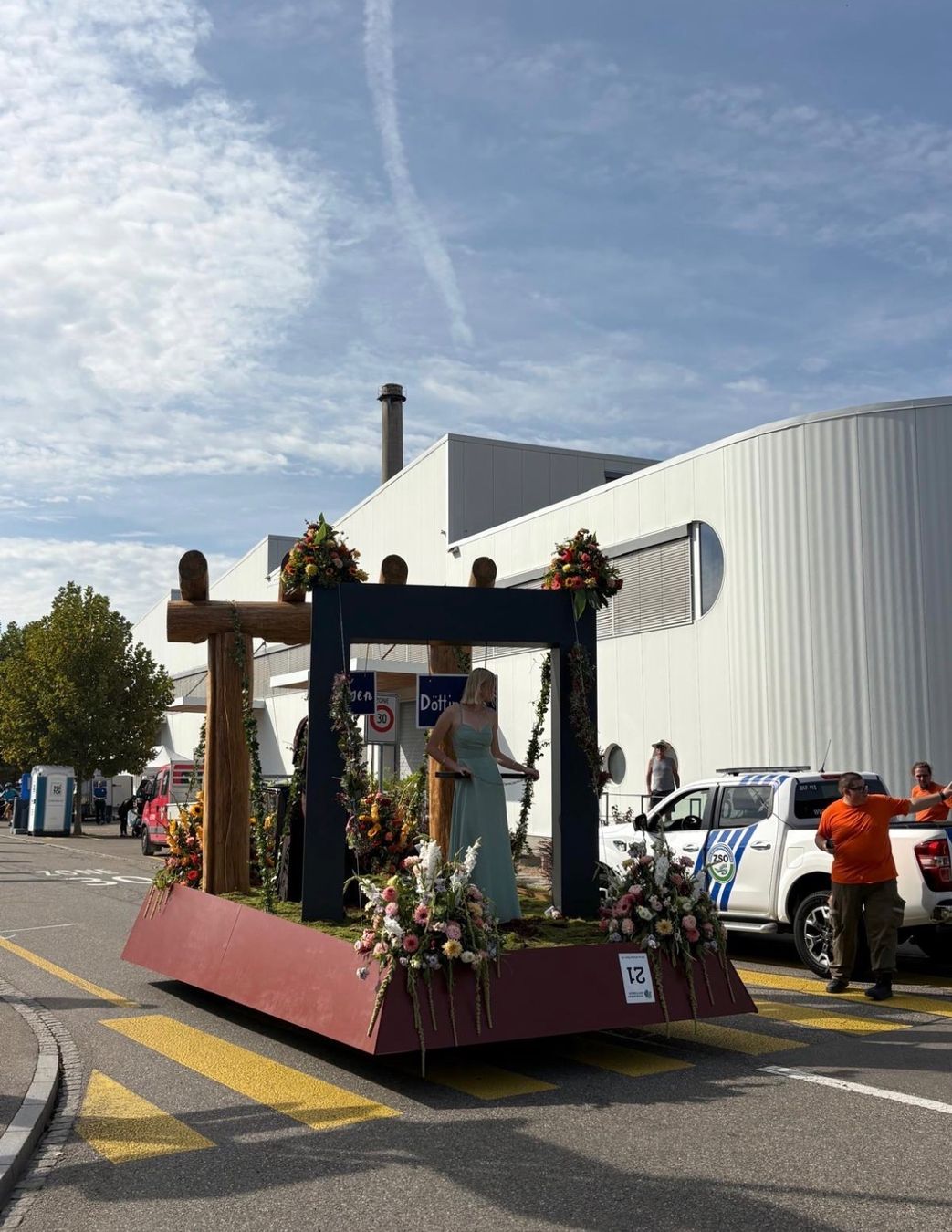 Articoli in legno: Tor aus Holzstämme – Usato da Döttingen venduto da leo_6jbj 2