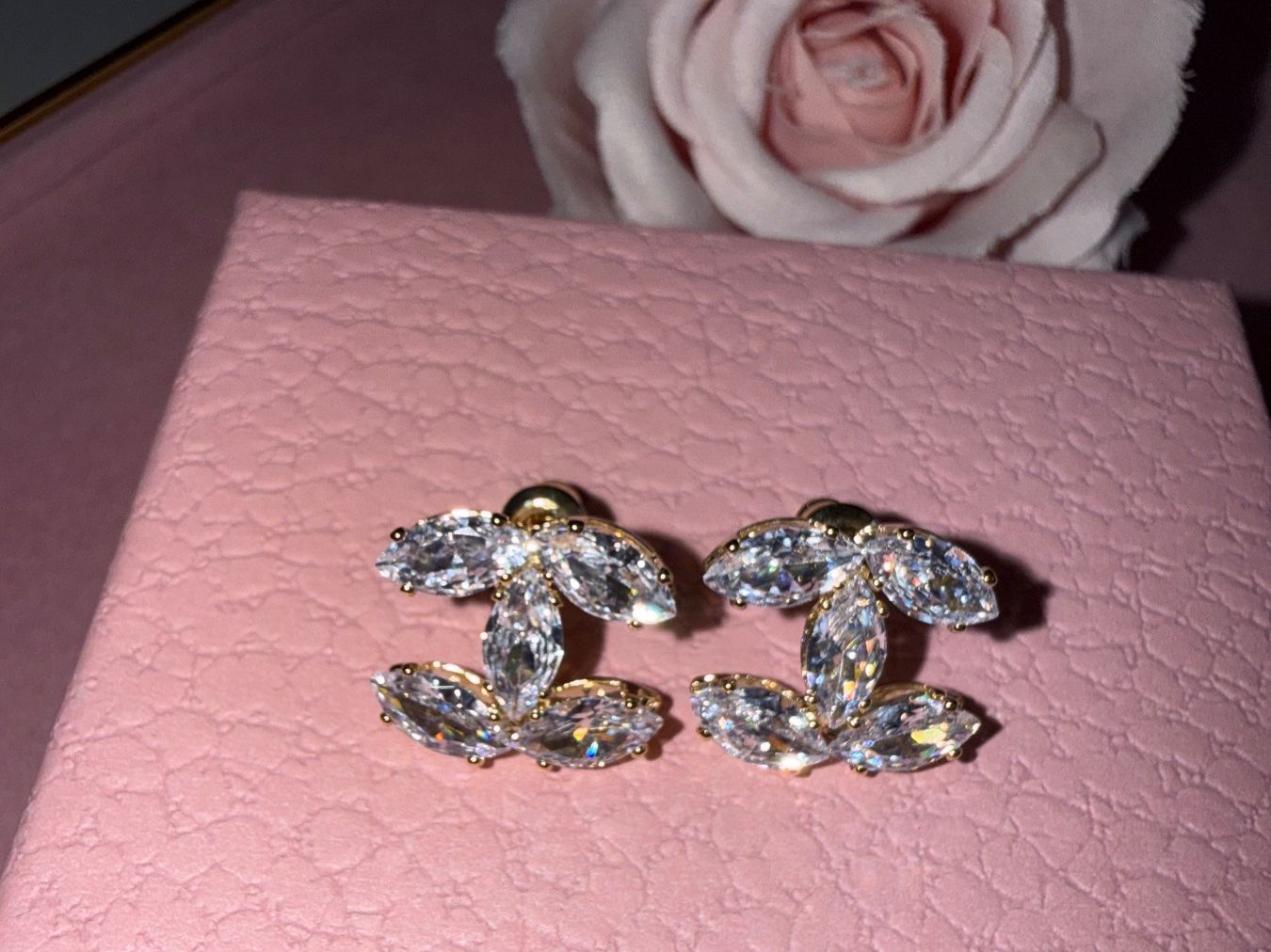 Orecchini pendenti & Orecchini a lobo: Boucles d'oreilles dorées look CC – Nuovo e nell'imballaggio originale da St-Maurice venduto da Sandrinette123 3