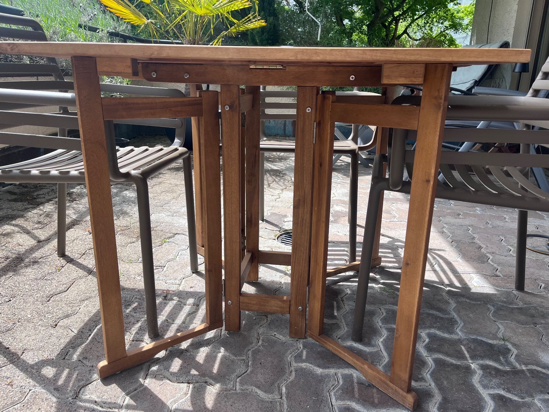 Tavoli: Gartentisch Balkontisch Holz, klappbar 90x90 – Usato da Zürich venduto da nat_yds5 6