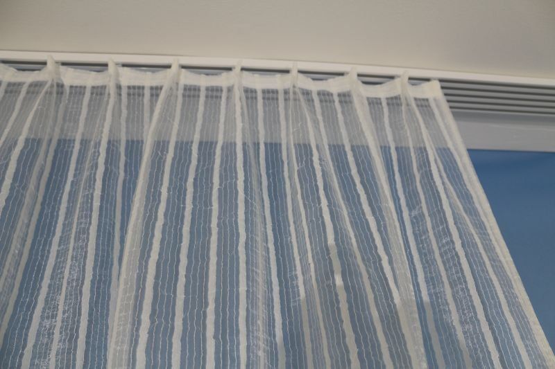 Tende: Fertigvorhänge mit Gleiter 3 m – Nuovo e nell'imballaggio originale da Schänis venduto da Leyac