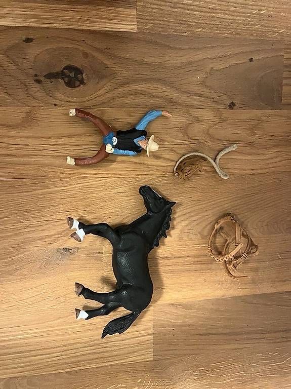 Giocattoli: Schleich Cowboy mit Pferd – Usato da Hünenberg See venduto da Dowjones 1