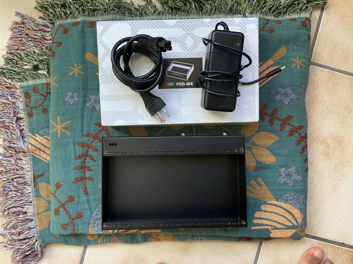 Altri accessori: Mi Pod 48X Rack-Gehäuse mit Netzteil – Usato da Fribourg venduto da Rojas-Stoeckli 2