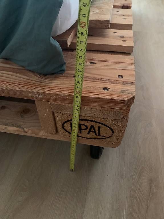 Lits: Bett mit Paletten – D'occasion à Ostermundigen par air_7sp7 3