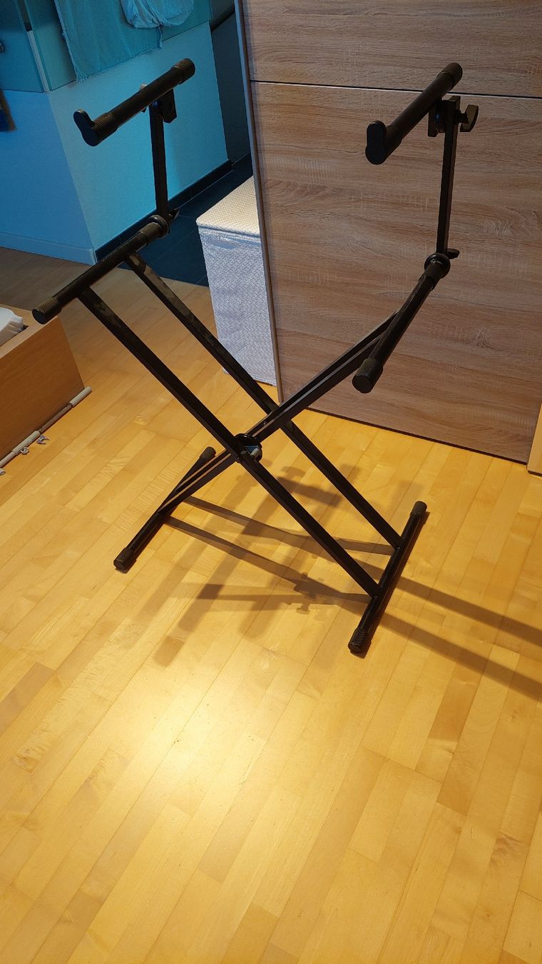 Supports pour instruments & partitions: Doppel Keyboardständer robust – D'occasion à Arisdorf par GoodJoice 1
