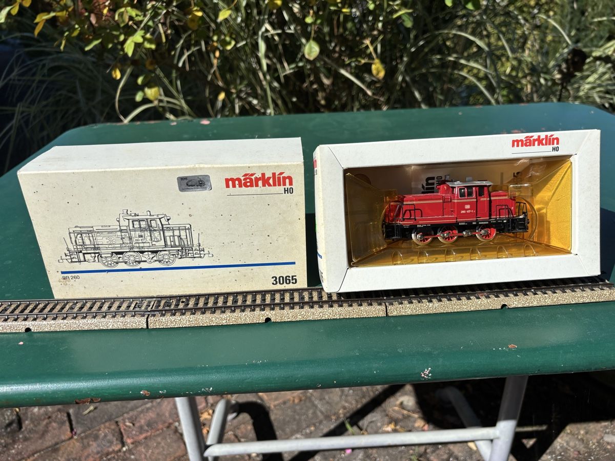 Märklin Modellini di ferrovie: Märklin Diesellok BR260 – Usato da Feuerthalen venduto da fri_l8vt 2
