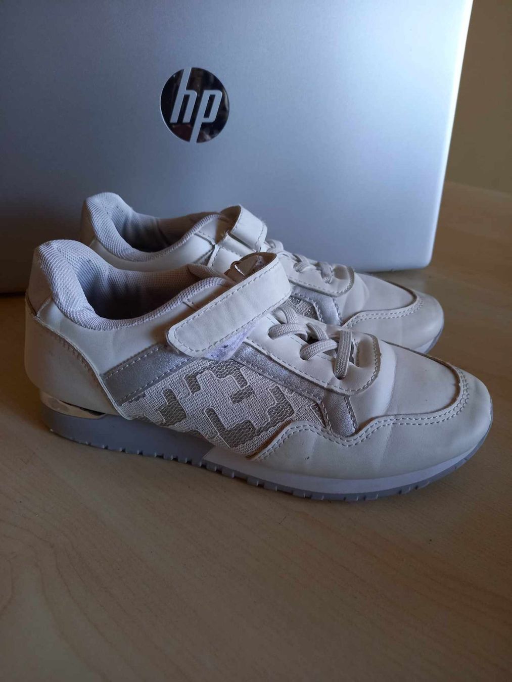 Scarpe per ragazze: Kinder Turnschuhe, weiss, Grösse 36, – Usato da Möhlin venduto da Simba4871 1