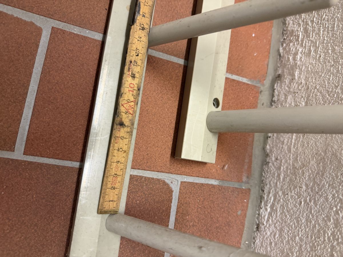 Sonstiges für Haushalt & Wohnen: FLASCHEN GLÄSER WANDHALTERUNG – Gebraucht aus Basel von zove 7