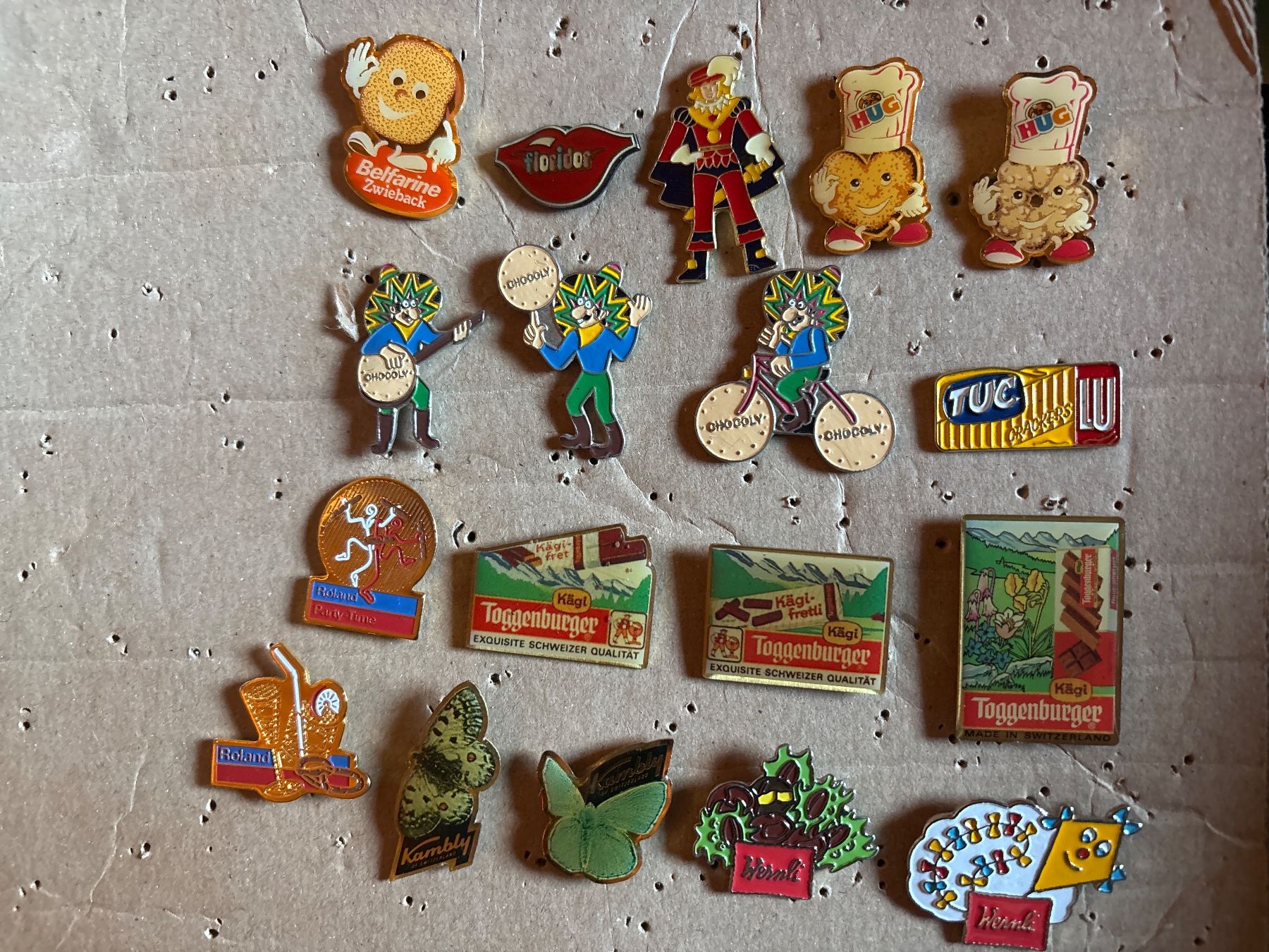 Plaketten & Abzeichen: Pins Kekse – Gebraucht aus Lützelflüh-Goldbach von NicoleL.