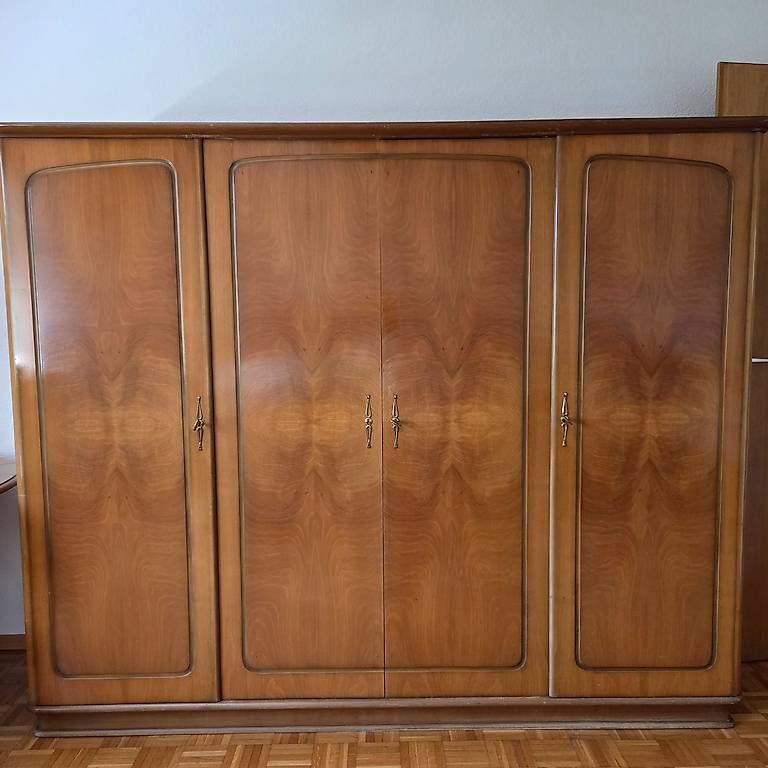 Armadi: Armoire,commode,noyer vintage – Usato da Bassecourt venduto da l.carnal