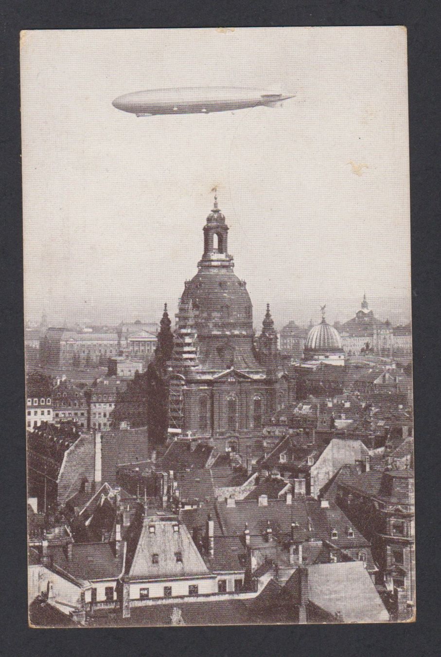 Cartoline postali: Zeppelin über  Dresden   -   alte Ansichtskarte gest. – Usato da Vitznau venduto da Ropaku