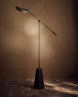 Moderne Stehlampe Metall schwarz schwenkbarer Arm H&M home
