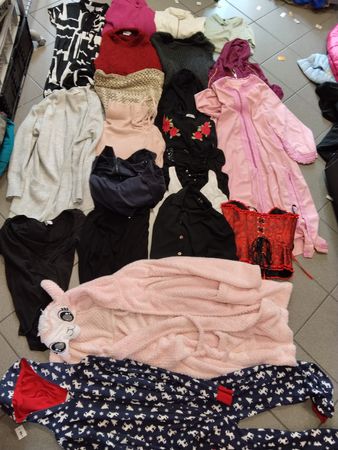 22x schöne Damenkleider verschiedene Sachen in gutem Zustand