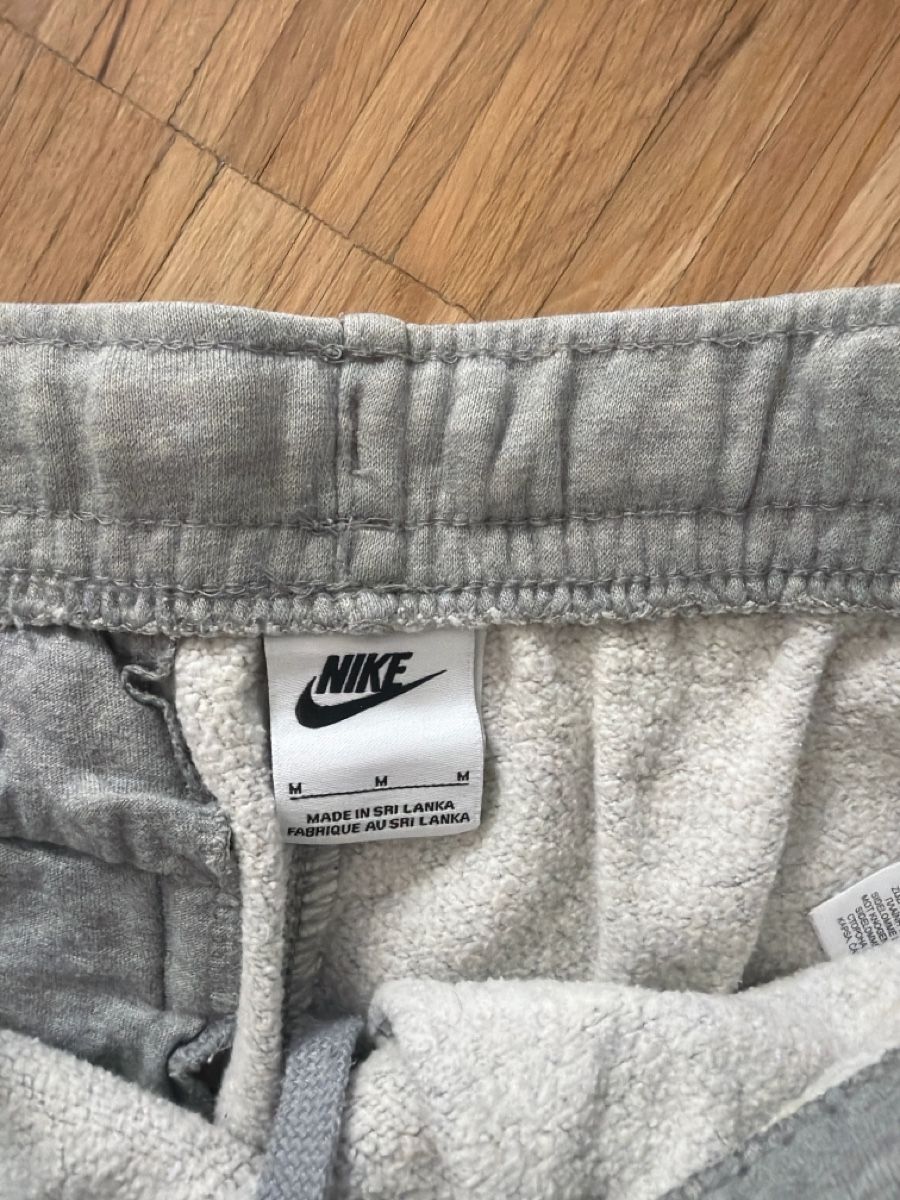 Nike Hosen: Nike grey pants M – Gebraucht aus Zürich von btan0 3