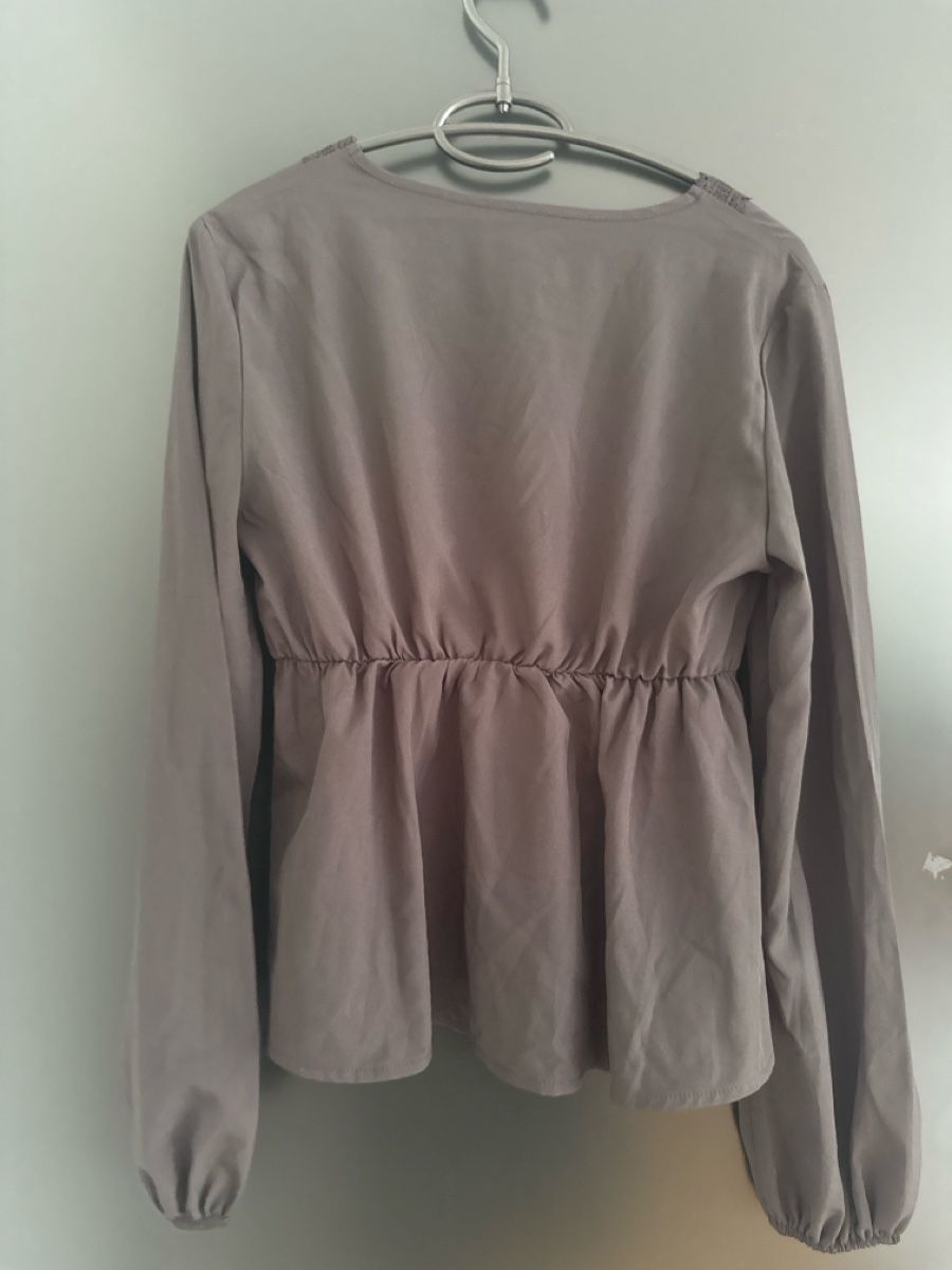 Tops: Schwarzes Langarm Top mit Rüschen – Gebraucht aus St. Niklausen LU von car_2562 1