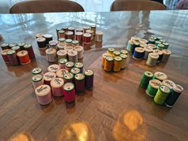 80 Spulen Stick- & Metallicgarn – grosses Konvolut