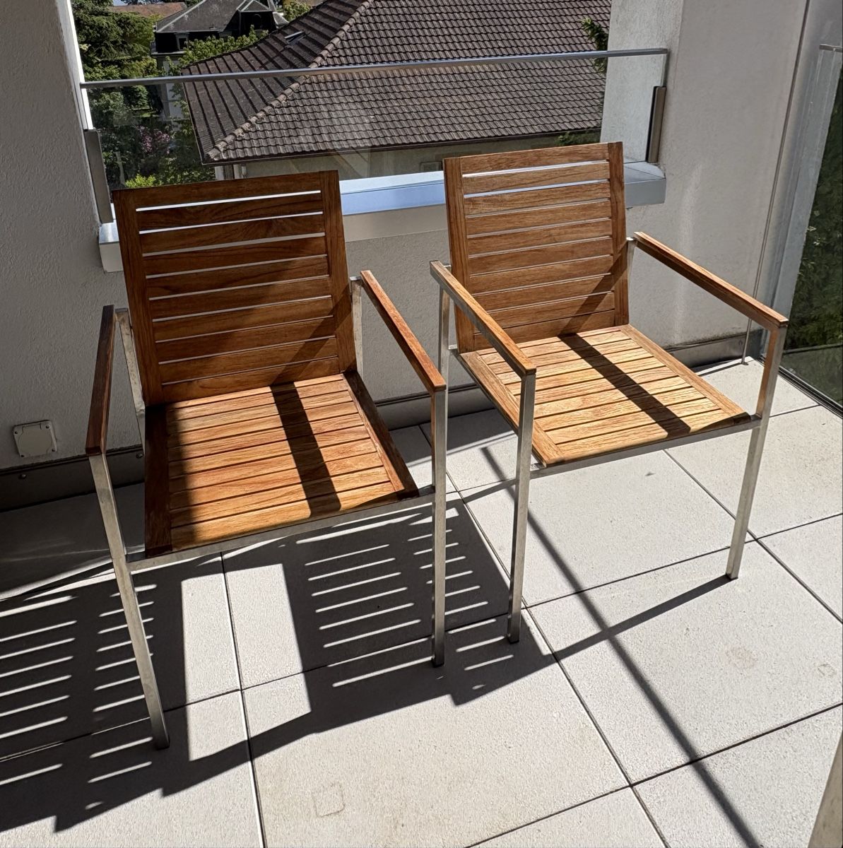 Sedie: Chaises et banc en teck – Usato da La Neuveville venduto da Sunsetrise