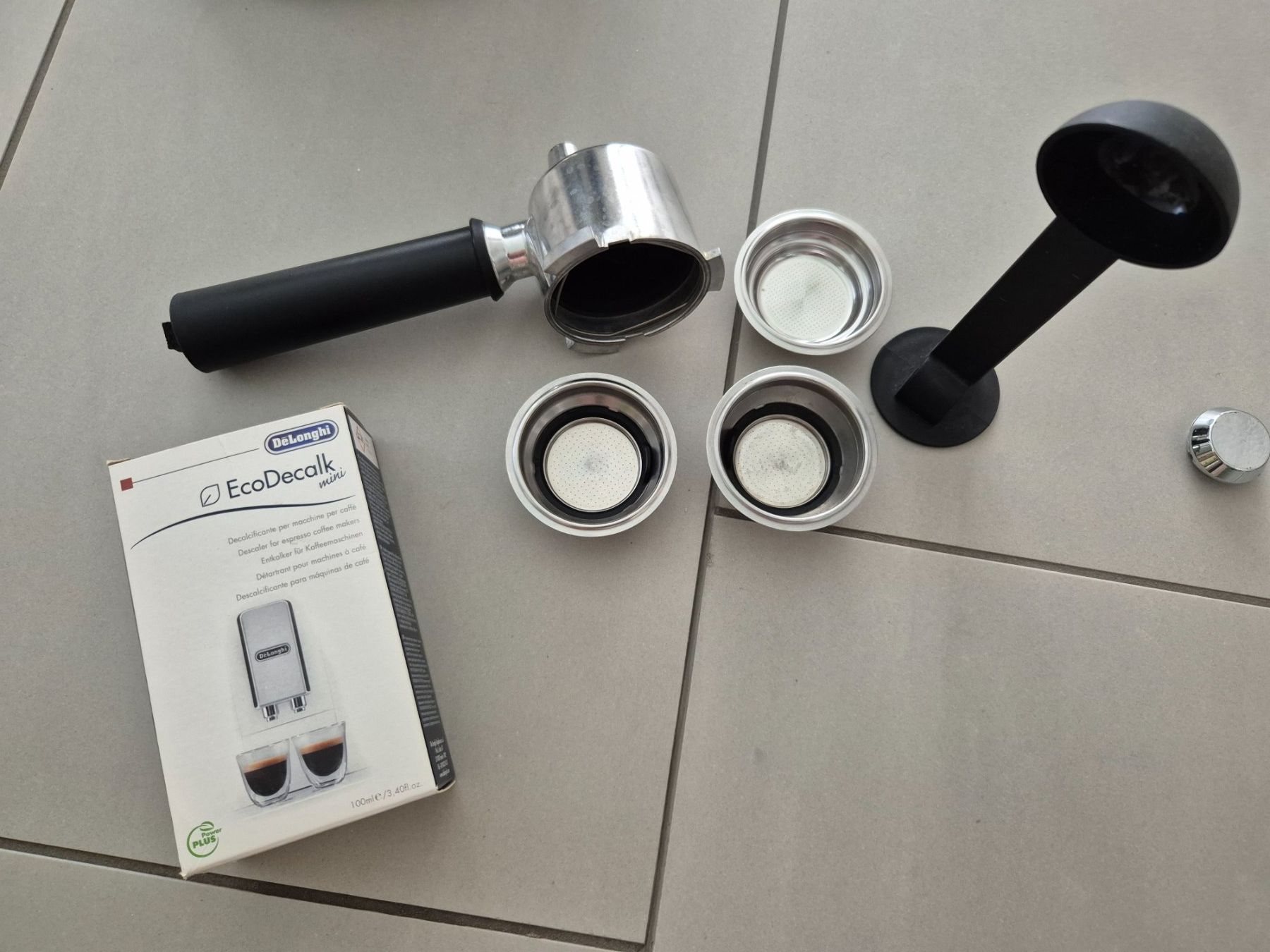 De'Longhi Macchine per caffè & Macchine per espresso: DeLonghi Espressomaschine Dedica EC685.M silber gebraucht – Usato da Oberentfelden venduto da Natallia. 5