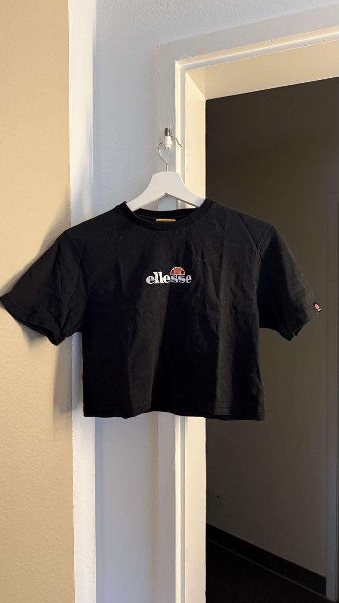 Ellesse T-shirt: Ellesse Tshirt, bauchfrei, Grösse 34 – Nuovo (secondo la descrizione) da Thun venduto da tat_zb9b