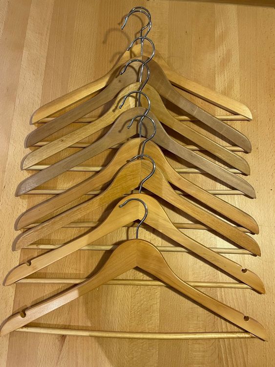 10 Stück Kleiderbügel Buchenholz - Mit Hosensteg & Rockeinschnitten