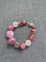 Pinkfarbenes Glasperlenarmband, ideal für den Frühling