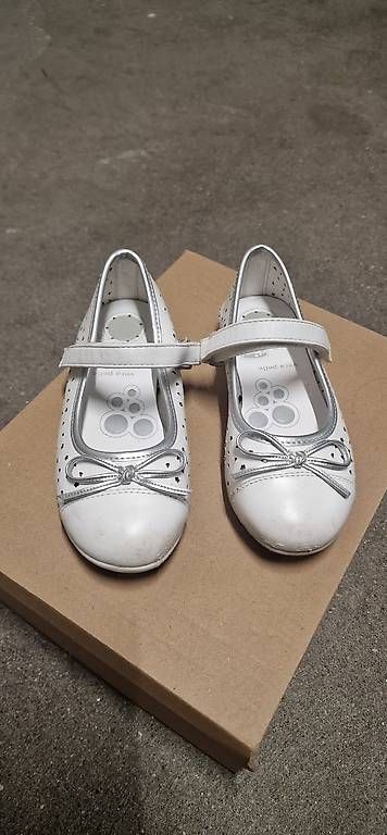 Scarpe per ragazze: Scarpe Chicco no. 29 – Usato da Massagno venduto da Ale86
