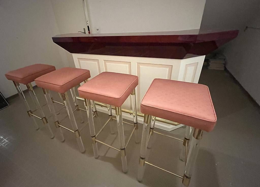 Ladenausstattungen & Messebau: Bar mit 4 Stühlen – Gebraucht aus Luzern von Poldi2 1