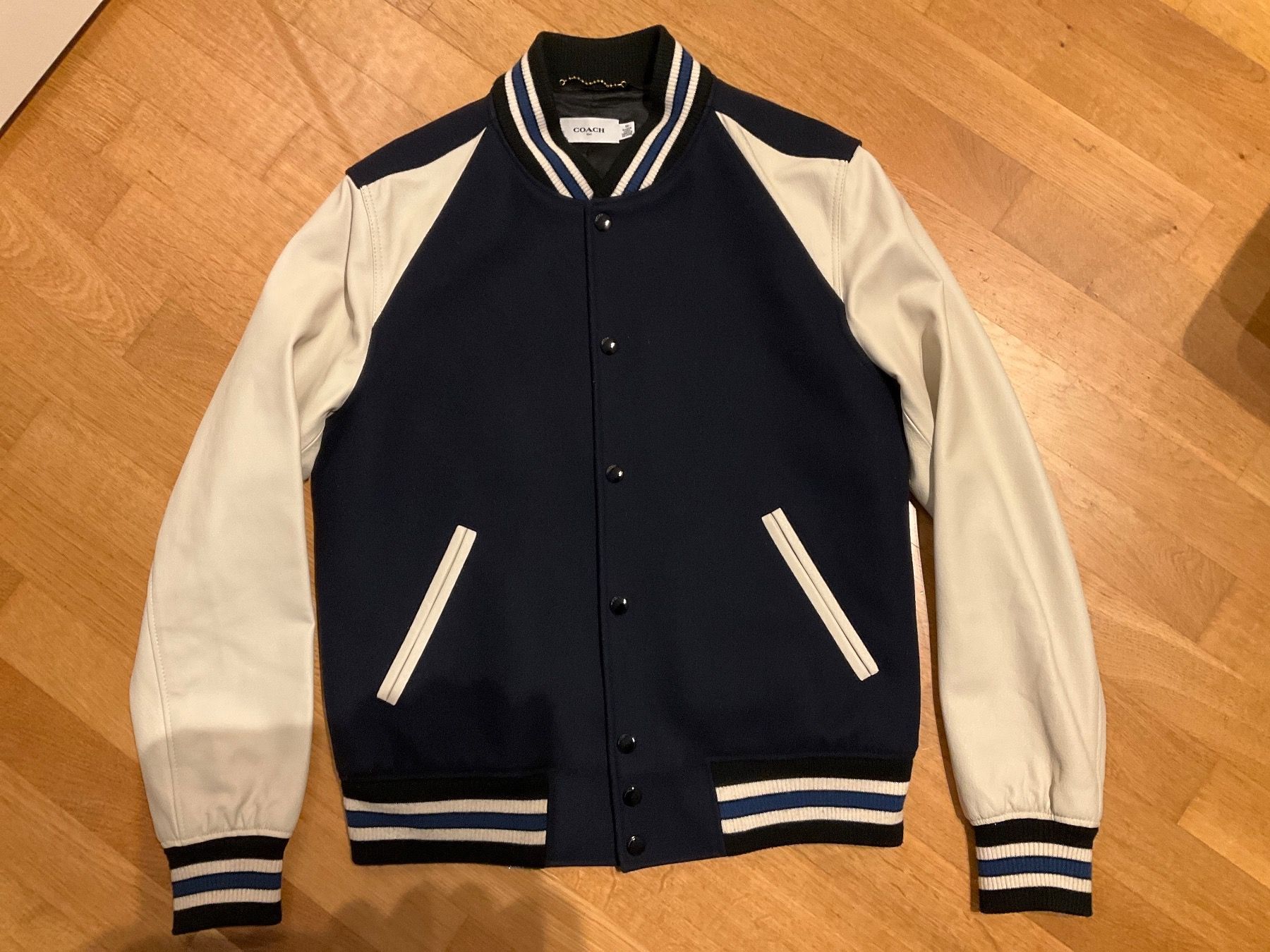 Giacche: Varsity Jacke – Usato da Bülach venduto da Suters0403