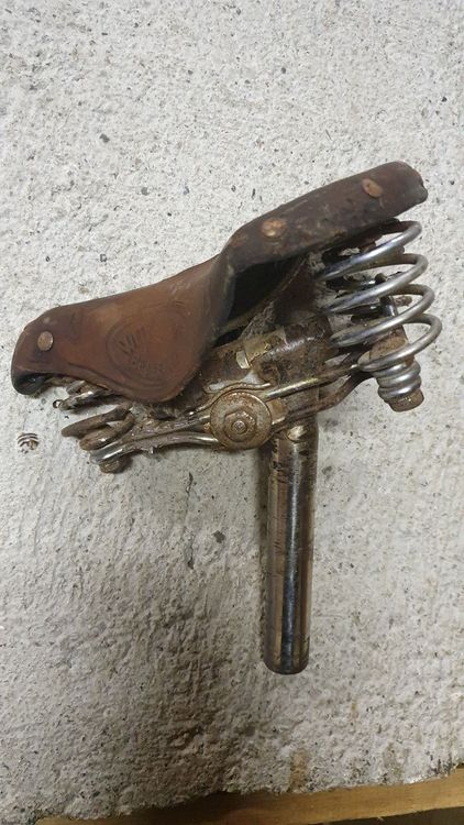 Selle vélo ancienne en cuir (Gebraucht) in courtetelle für CHF 49 - mit