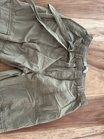 Hose Bershka khaki Grösse M guter Zustand