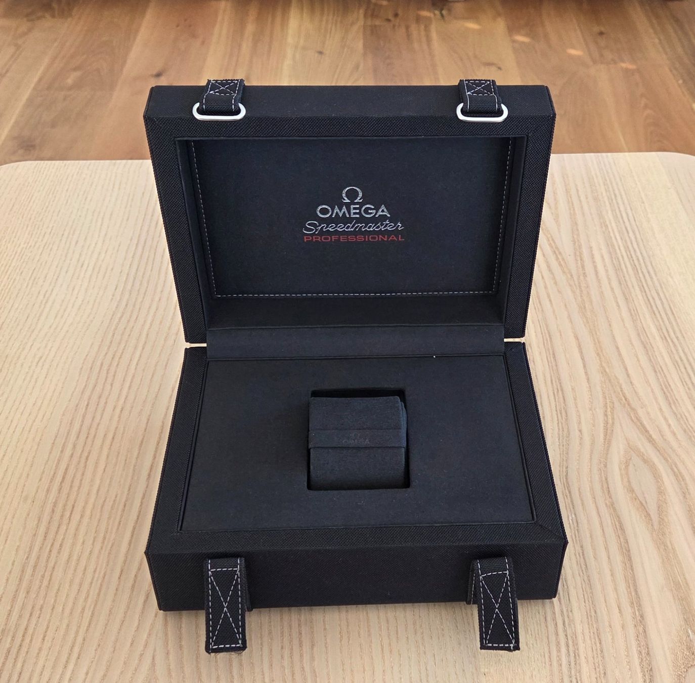 Omega Scatole porta orologi: Omega Box Speedmaster Moonwatch – Nuovo (secondo la descrizione) da Emmenbrücke venduto da Crabtree13 2
