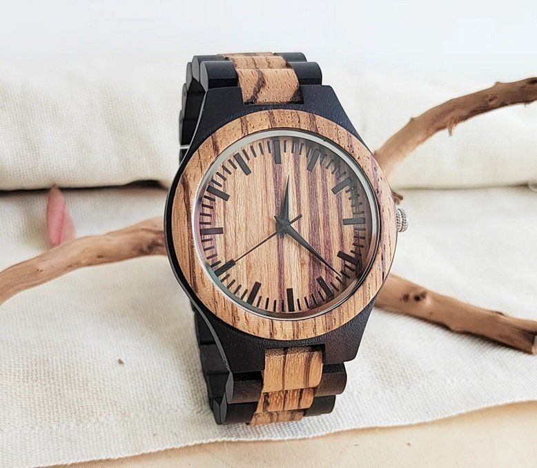 Uhren: Quarz-Armband Uhr aus Holz im Vintage-Stil V351 – Neu und originalverpackt aus Lausanne von WATCH-WORLD