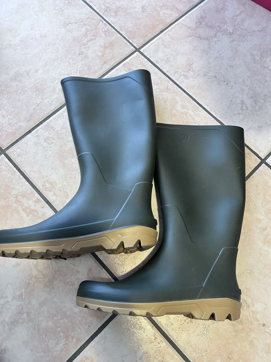 Decathlon Scarpe per ragazzi: Stivali da pesca bambino gr35/36 – Usato da Cugnasco venduto da sd1520 1