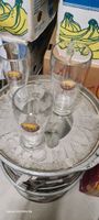 Krug und Gläser