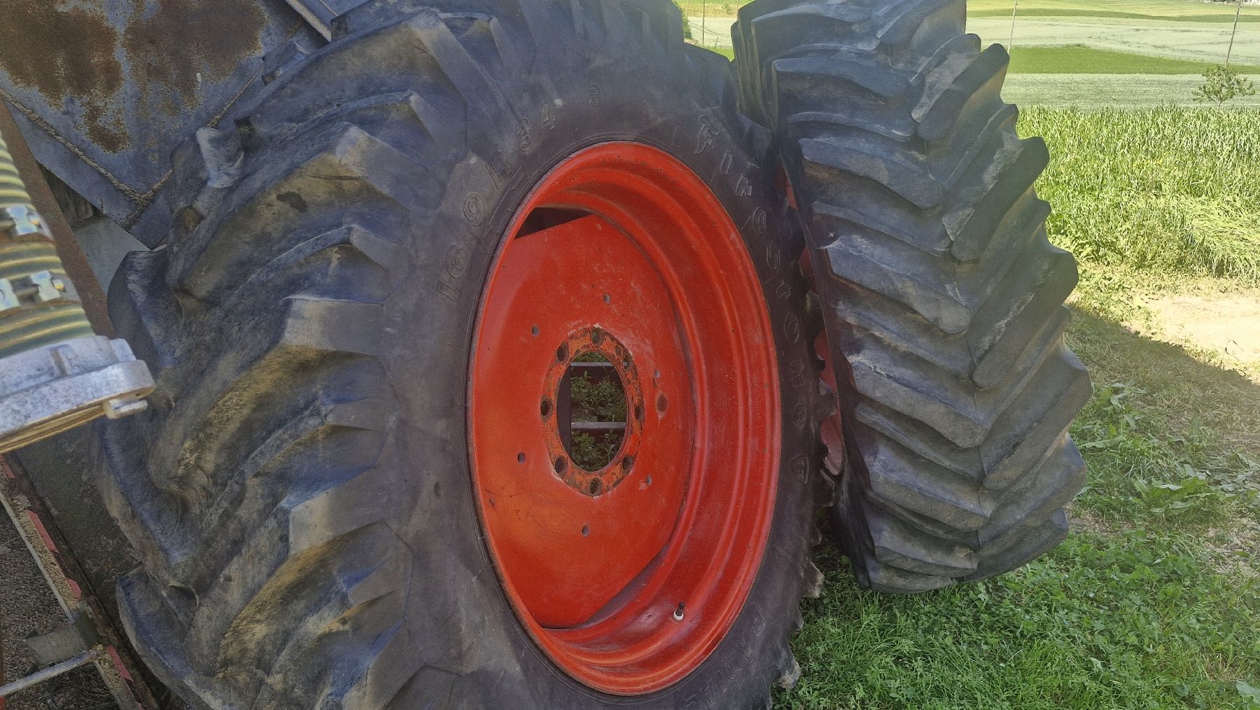 Fendt Trattori: Kompletträder – Usato da Säriswil venduto da schneider716 2