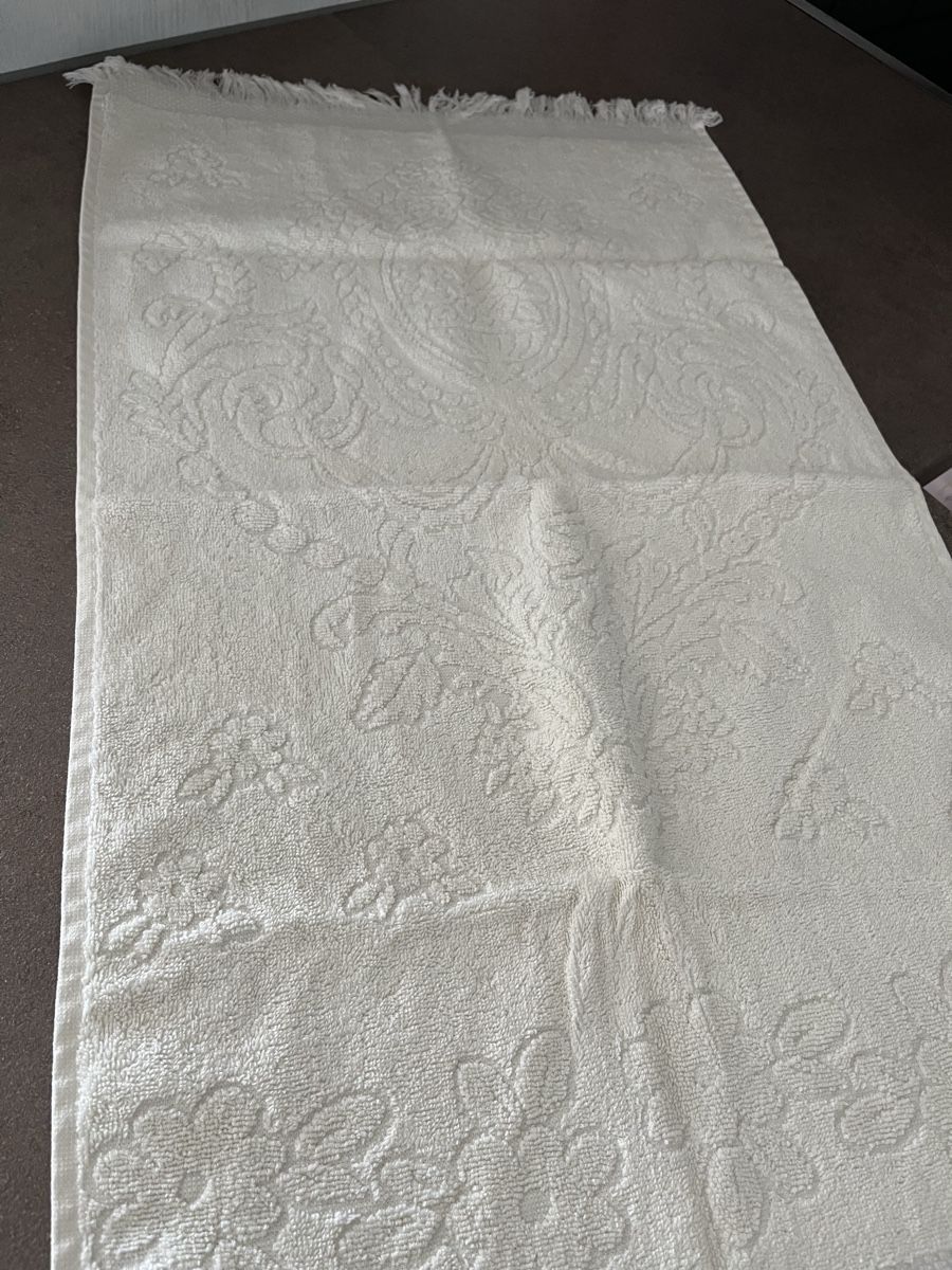 Biancheria da letto: Frottee Handtuch weiss mit Muster neu – Nuovo e nell'imballaggio originale da Rüfenacht venduto da lilly_67 1