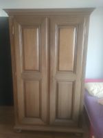 Gut erhaltene Massivholz Kleiderschrank, vintage Look!